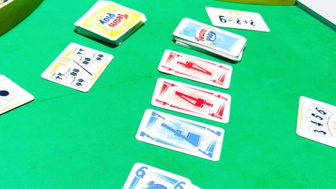 カードゲームのチームプレイ
