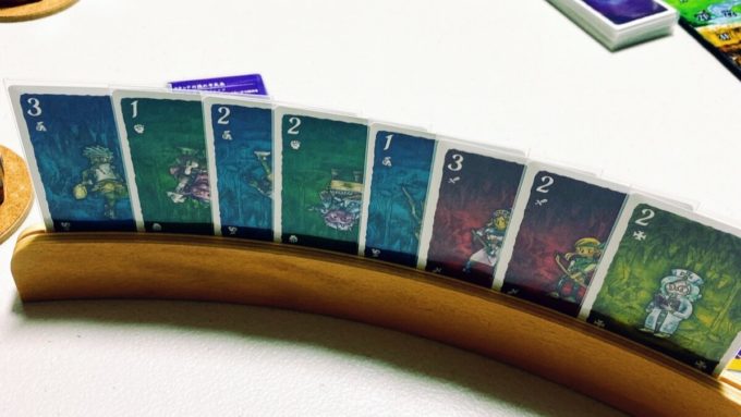 カードゲームの地下迷宮と5つの部族